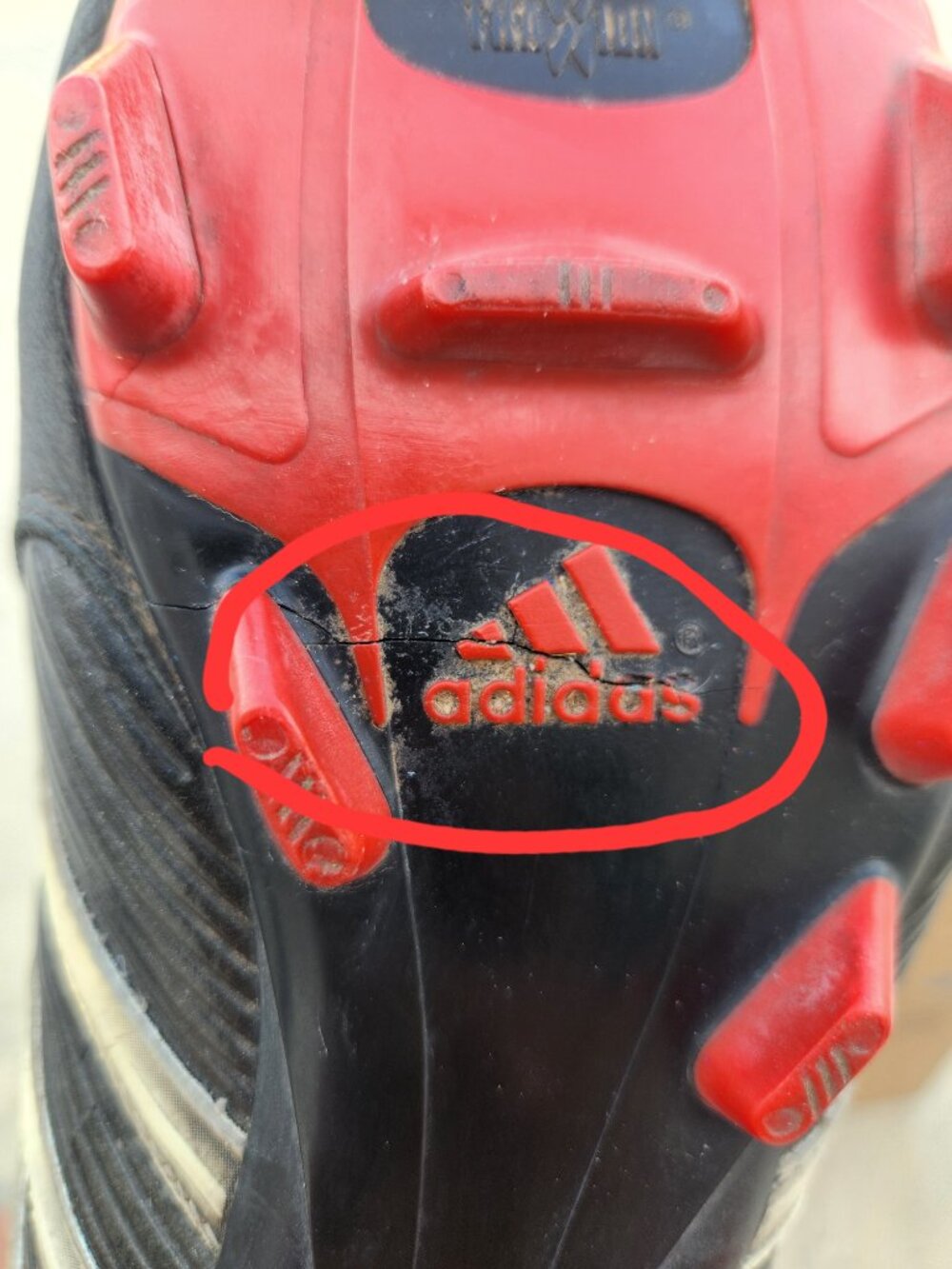 Vintage 2004 Adidas Predator Pulse SG Soccer Cleats Black Red Men's Size 10 1/2 - Picture 11 of 14